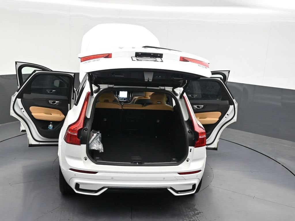 2024 Volvo XC60 B5 Ultimate Dark Theme