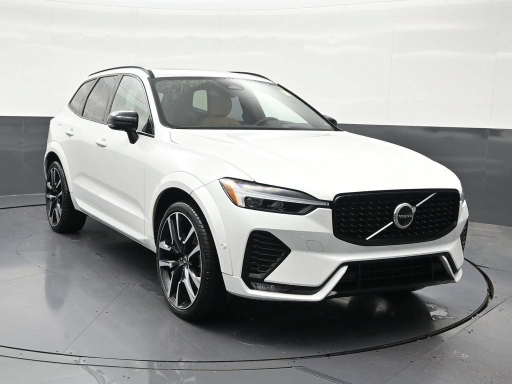 2024 Volvo XC60 B5 Ultimate Dark Theme