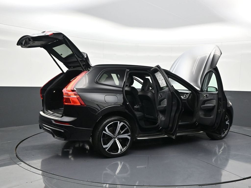 2022 Volvo XC60 R-Design