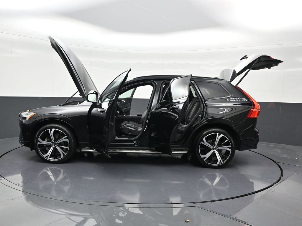 2022 Volvo XC60 R-Design