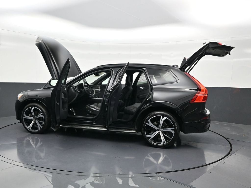 2022 Volvo XC60 R-Design