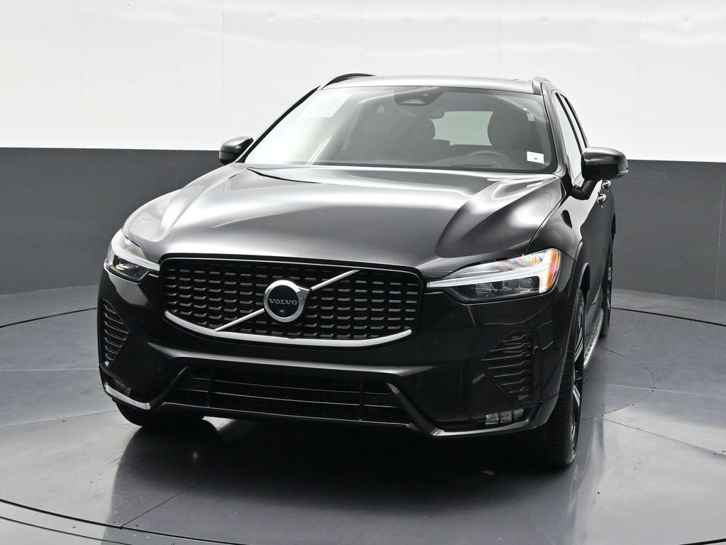 2022 Volvo XC60 R-Design