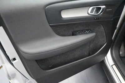 2023 Volvo XC40 B5 Plus Bright Theme