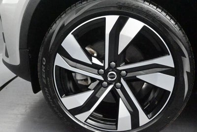 2023 Volvo XC40 B5 Plus Bright Theme