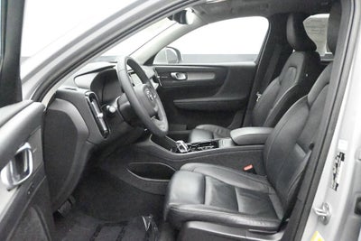 2023 Volvo XC40 B5 Plus Bright Theme