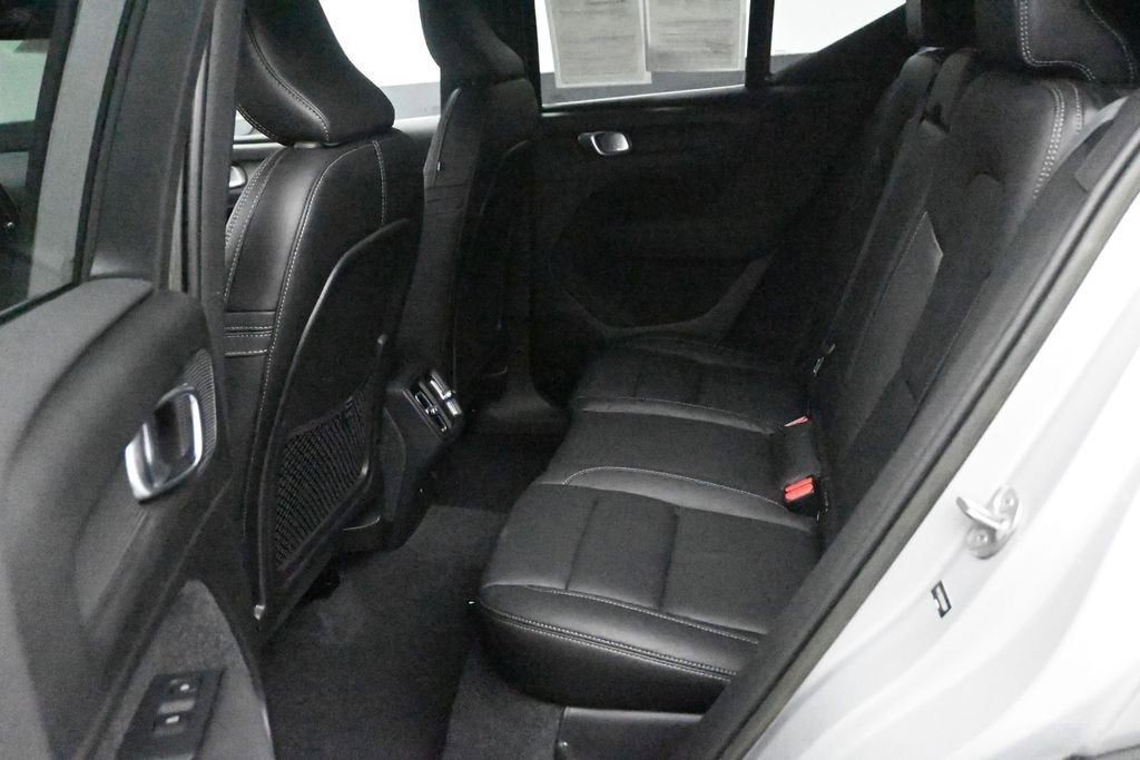 2023 Volvo XC40 B5 Plus Bright Theme
