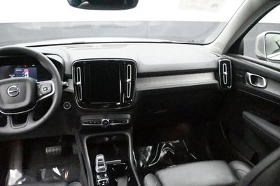 2023 Volvo XC40 B5 Plus Bright Theme