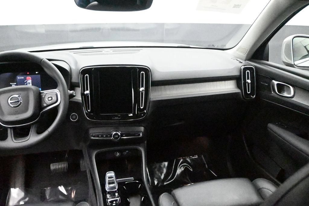 2023 Volvo XC40 B5 Plus Bright Theme
