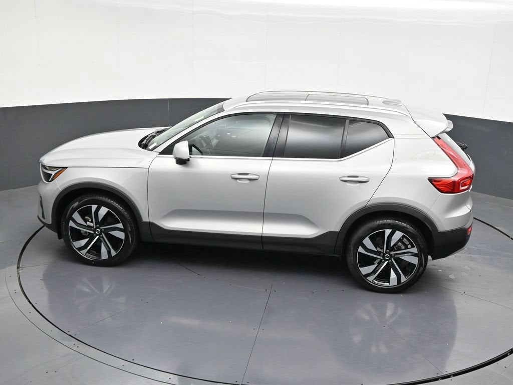 2023 Volvo XC40 B5 Plus Bright Theme