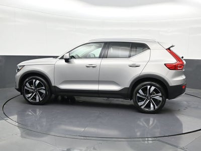 2023 Volvo XC40 B5 Plus Bright Theme