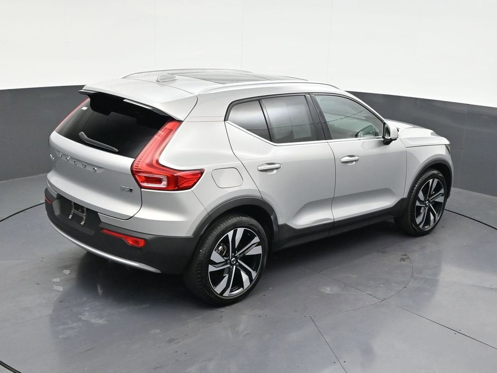 2023 Volvo XC40 B5 Plus Bright Theme