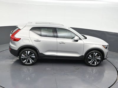 2023 Volvo XC40 B5 Plus Bright Theme