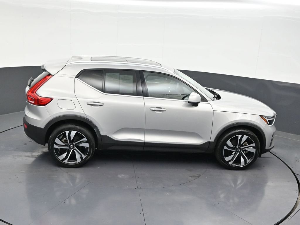 2023 Volvo XC40 B5 Plus Bright Theme