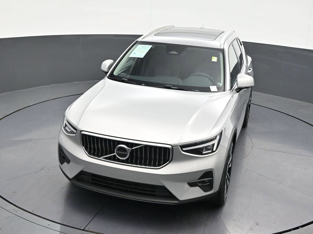 2023 Volvo XC40 B5 Plus Bright Theme