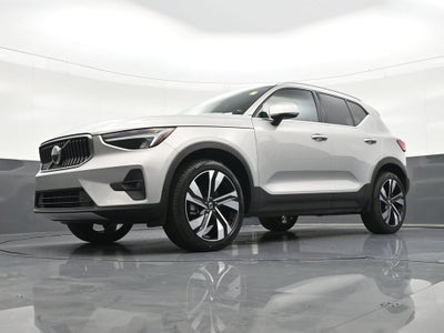 2023 Volvo XC40 B5 Plus Bright Theme