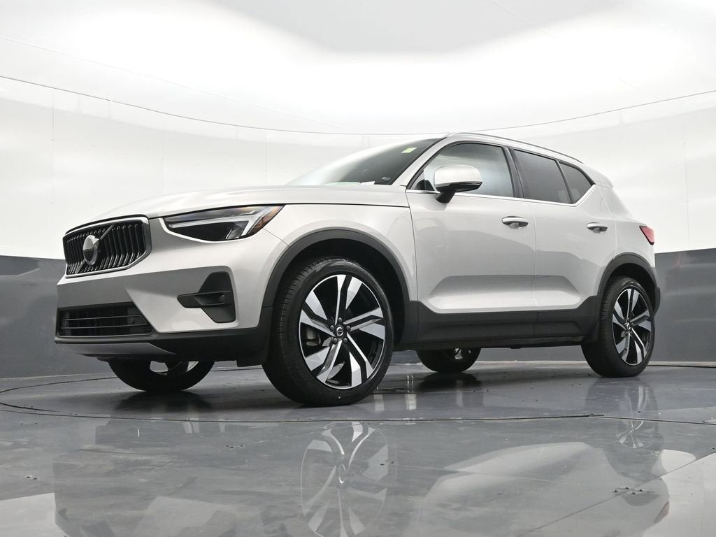 2023 Volvo XC40 B5 Plus Bright Theme
