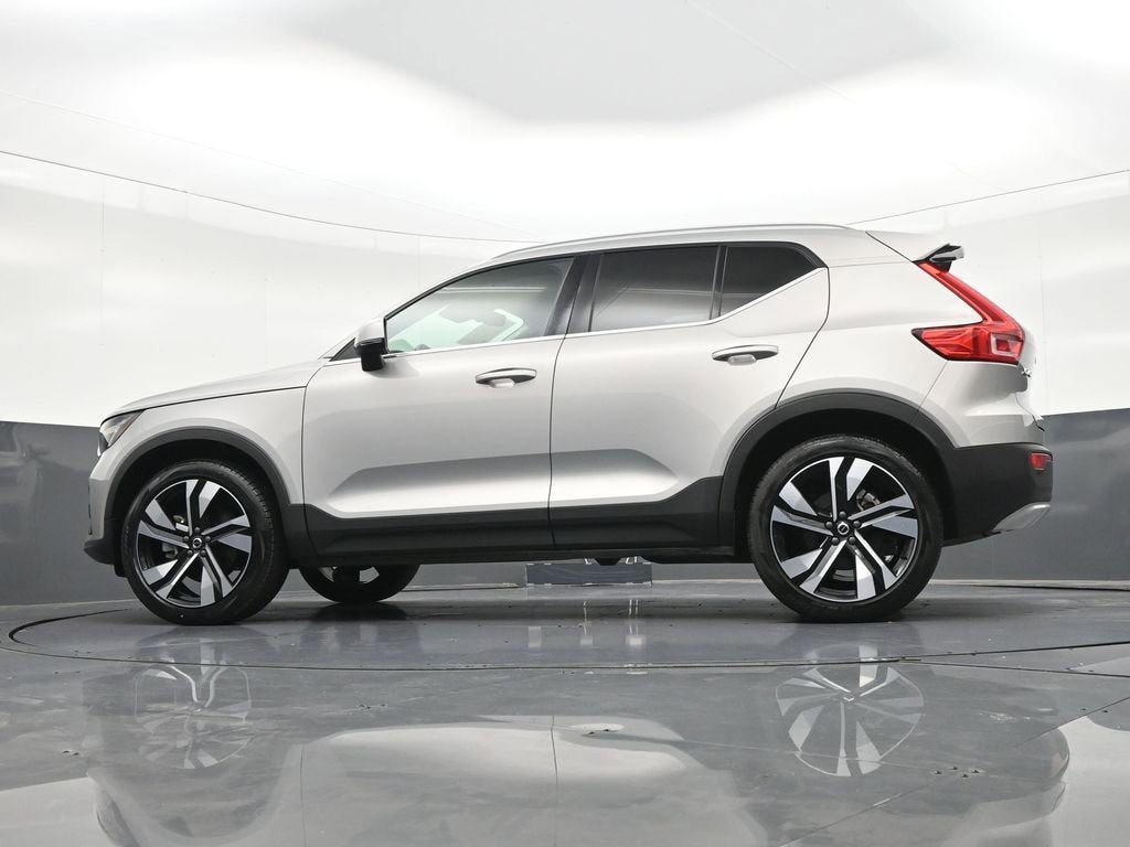 2023 Volvo XC40 B5 Plus Bright Theme