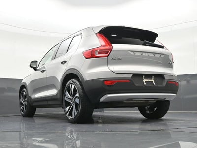 2023 Volvo XC40 B5 Plus Bright Theme