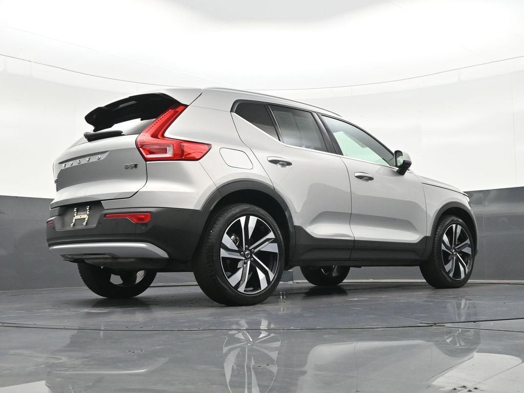 2023 Volvo XC40 B5 Plus Bright Theme