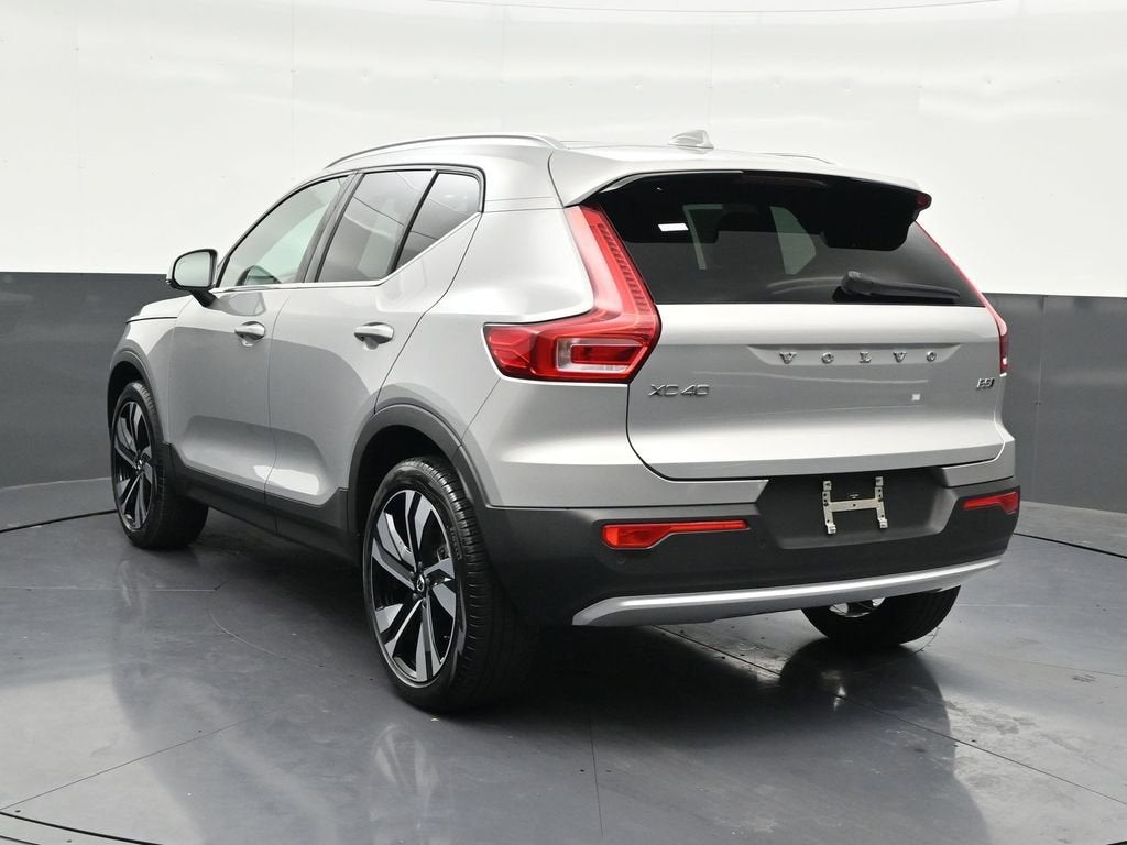 2023 Volvo XC40 B5 Plus Bright Theme