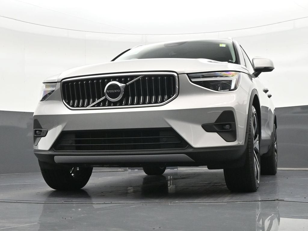 2023 Volvo XC40 B5 Plus Bright Theme