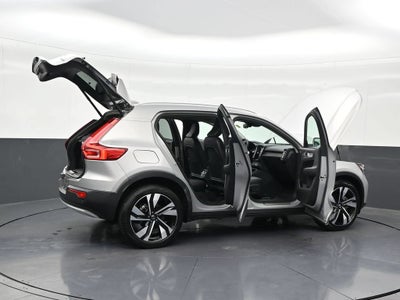 2023 Volvo XC40 B5 Plus Bright Theme
