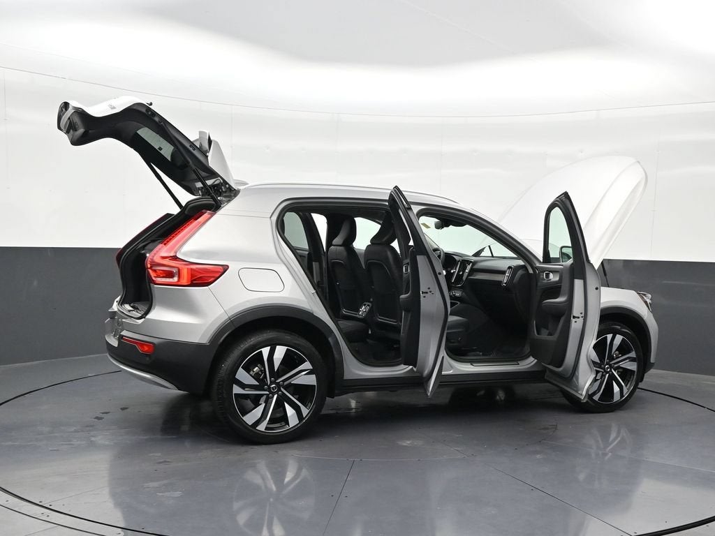 2023 Volvo XC40 B5 Plus Bright Theme