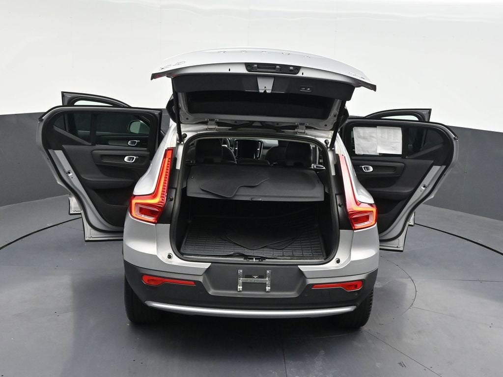 2023 Volvo XC40 B5 Plus Bright Theme
