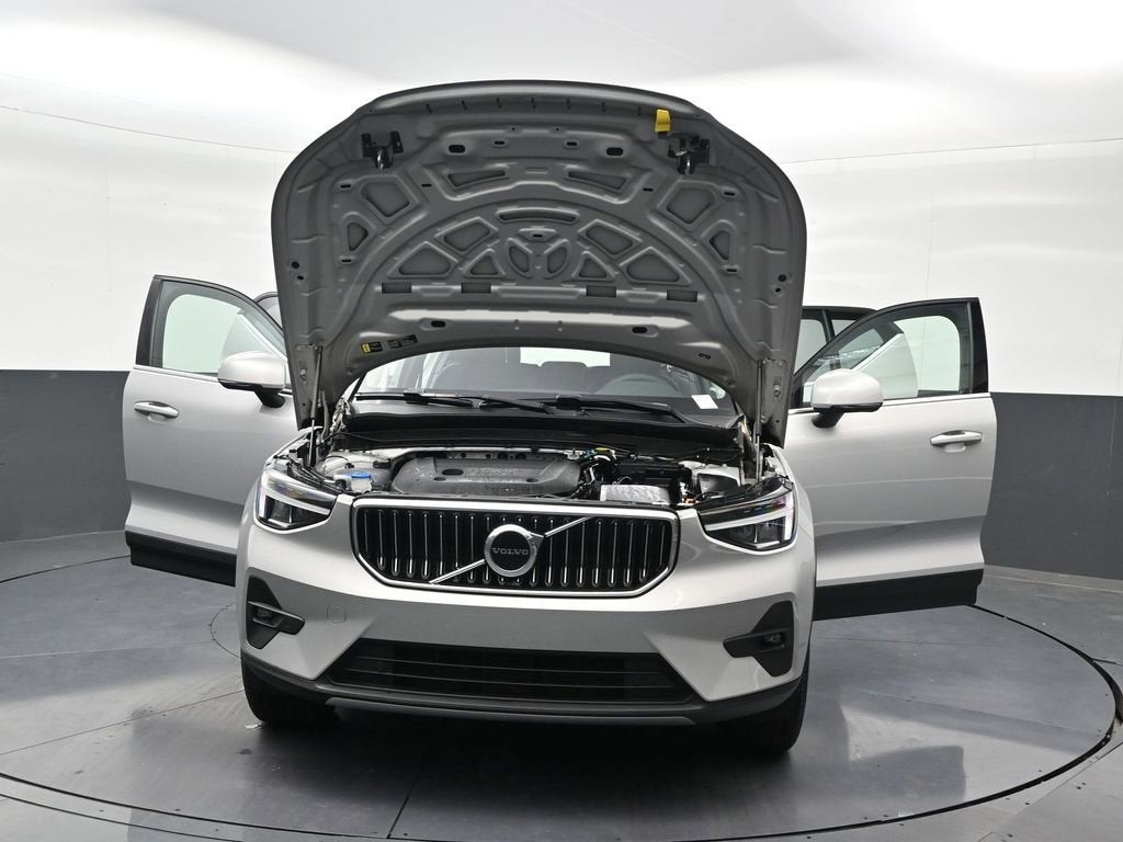 2023 Volvo XC40 B5 Plus Bright Theme
