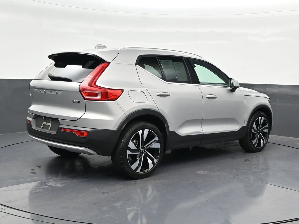 2023 Volvo XC40 B5 Plus Bright Theme