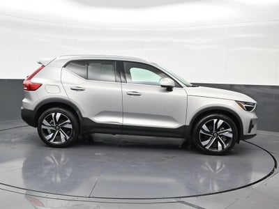 2023 Volvo XC40 B5 Plus Bright Theme