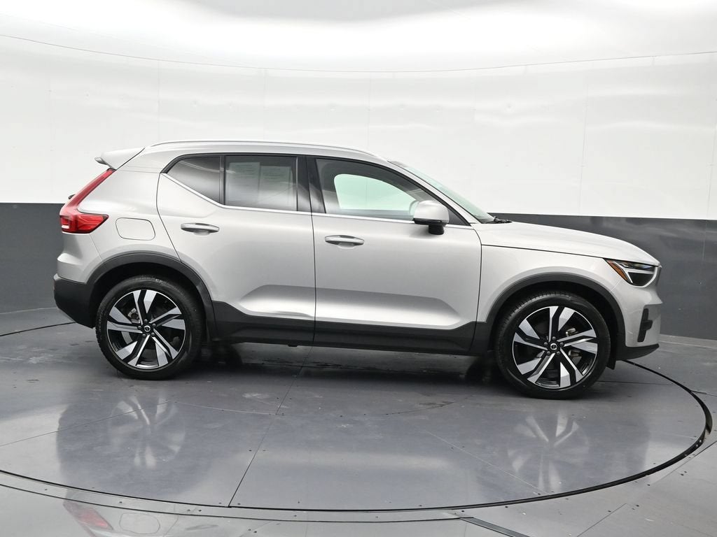 2023 Volvo XC40 B5 Plus Bright Theme