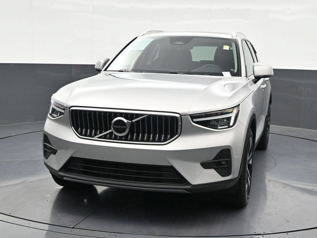 2023 Volvo XC40 B5 Plus Bright Theme