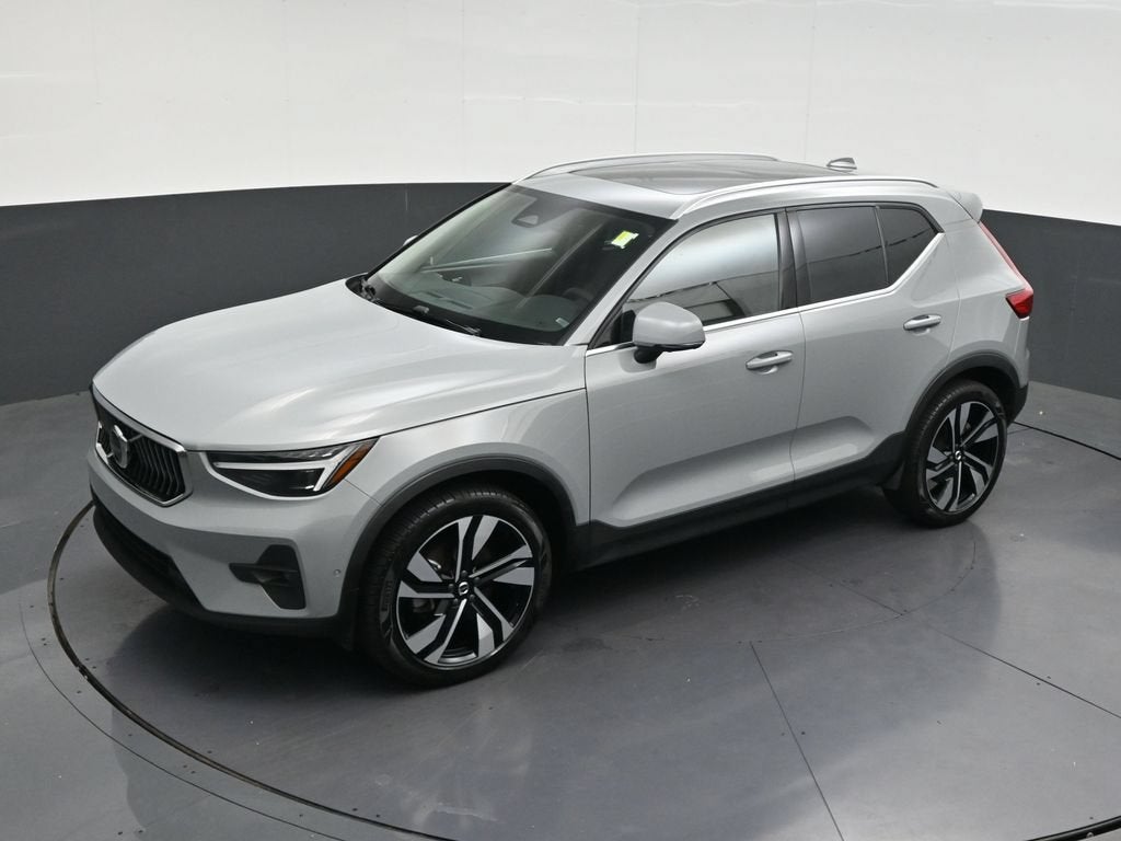 2024 Volvo XC40 B5 Plus Bright Theme