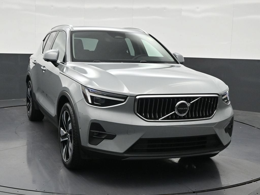 2024 Volvo XC40 B5 Plus Bright Theme