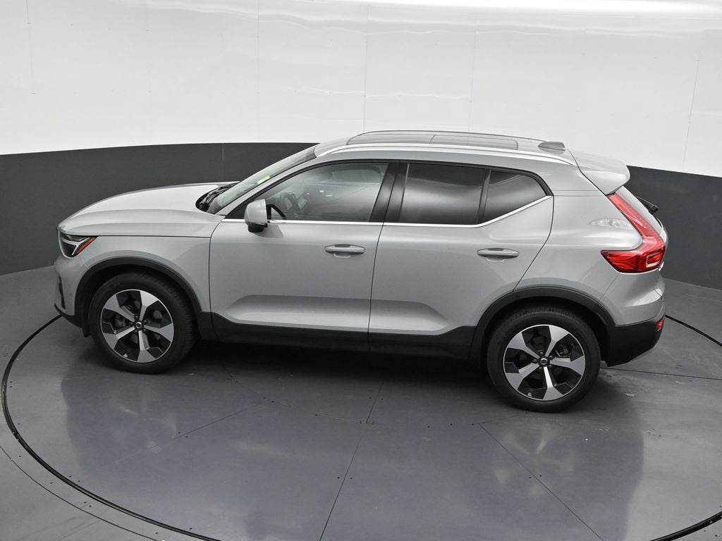 2025 Volvo XC40 Plus Bright Theme