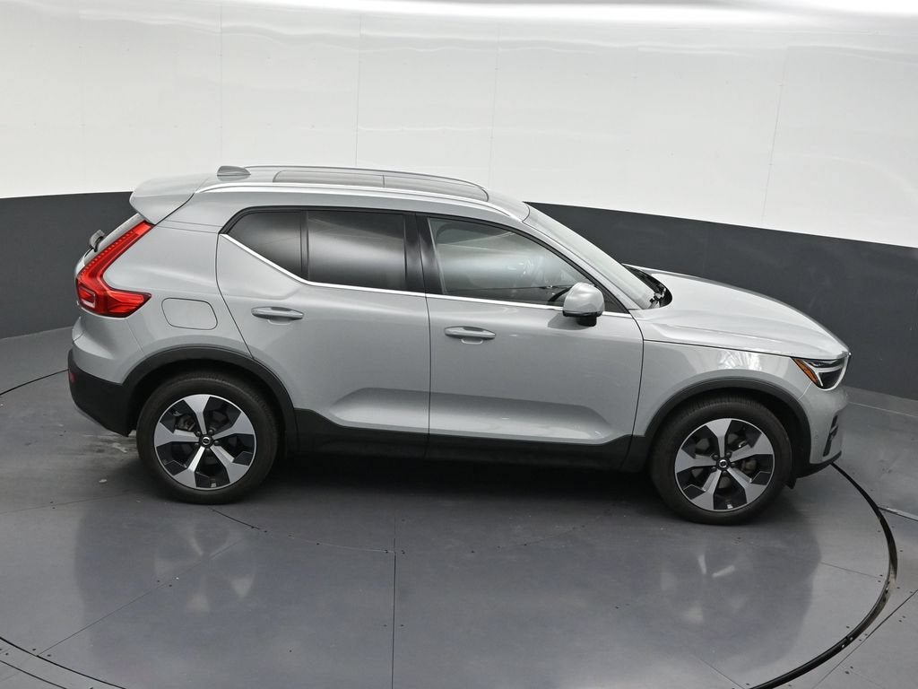 2025 Volvo XC40 Plus Bright Theme