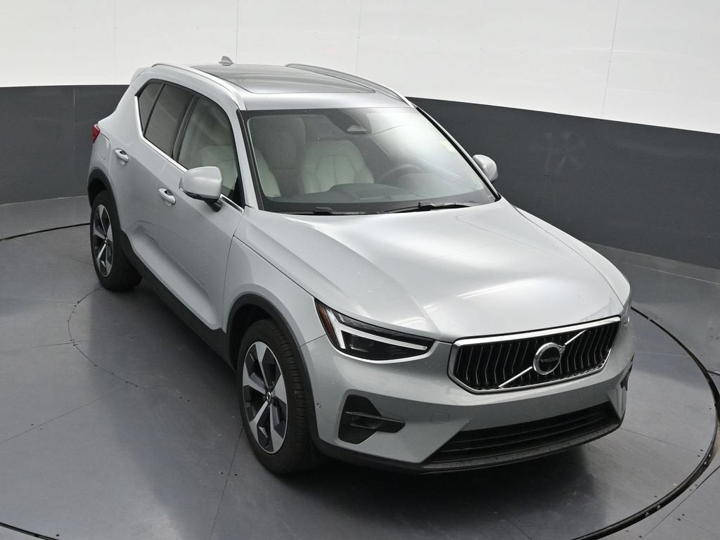 2025 Volvo XC40 Plus Bright Theme