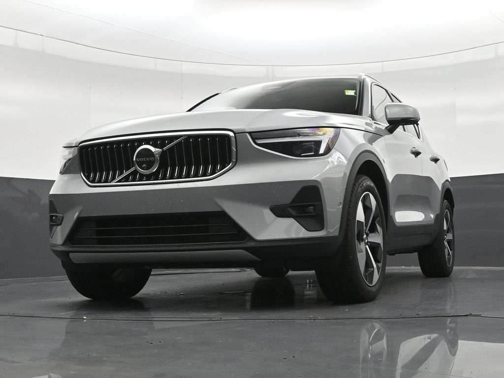 2025 Volvo XC40 Plus Bright Theme