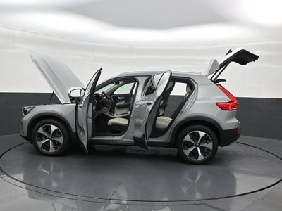 2025 Volvo XC40 Plus Bright Theme