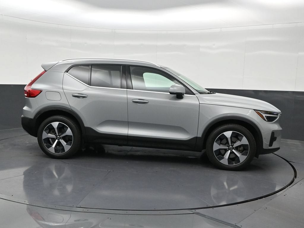 2025 Volvo XC40 Plus Bright Theme