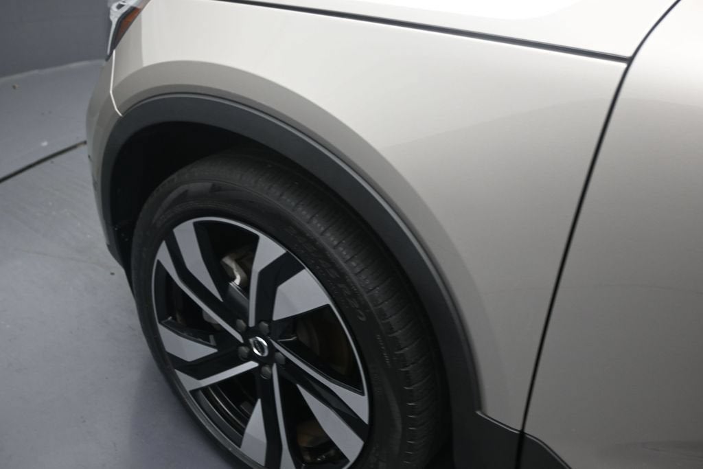 2024 Volvo XC40 B5 Plus Bright Theme