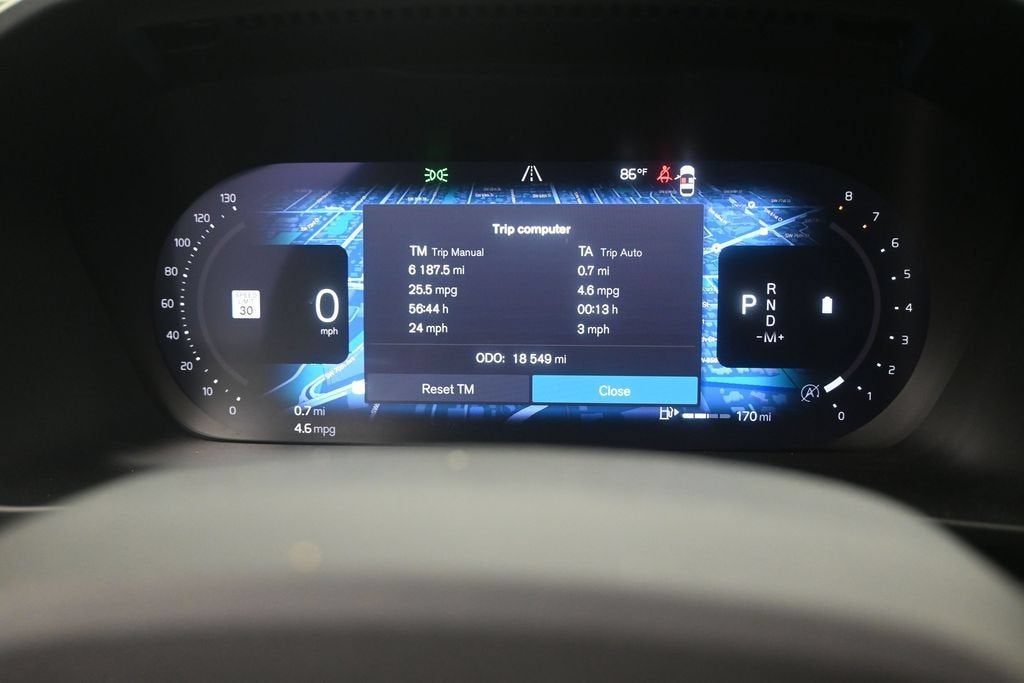2024 Volvo XC40 B5 Plus Bright Theme