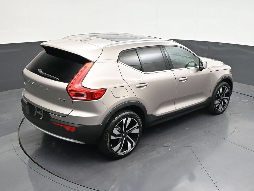 2024 Volvo XC40 B5 Plus Bright Theme