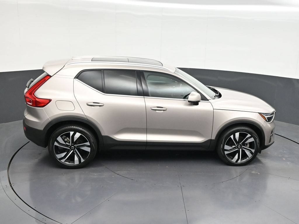 2024 Volvo XC40 B5 Plus Bright Theme