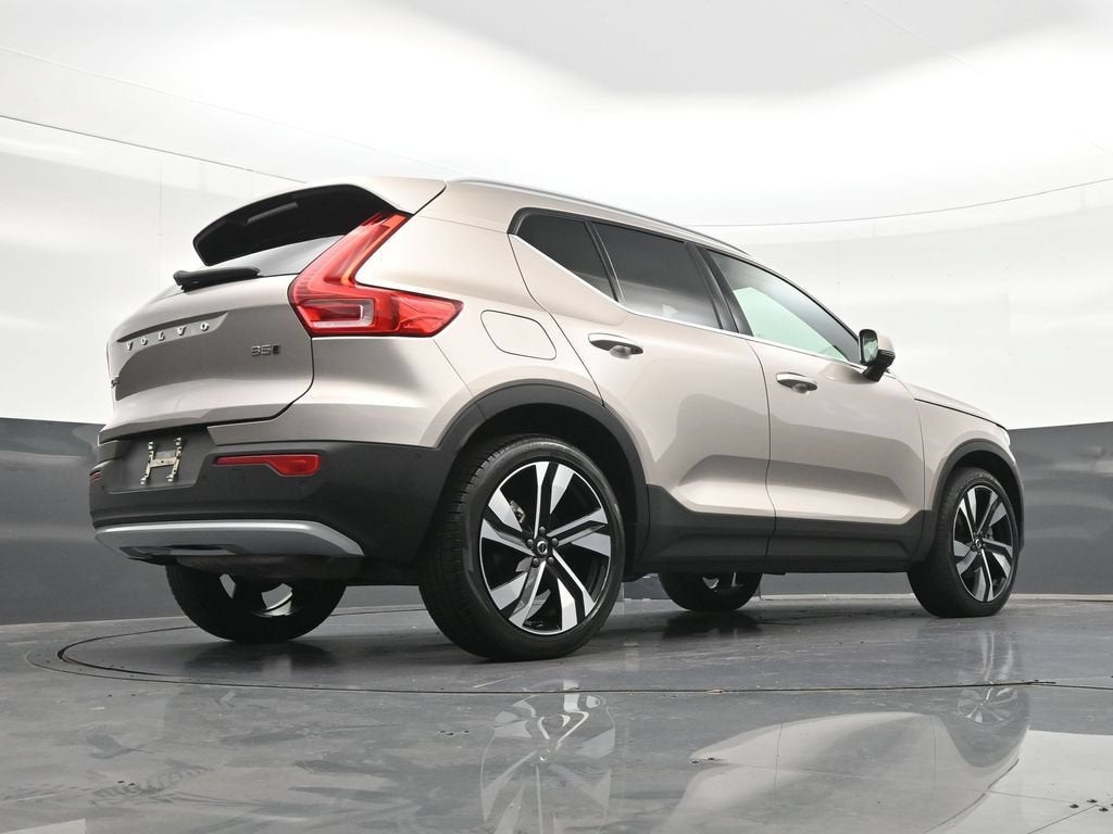 2024 Volvo XC40 B5 Plus Bright Theme
