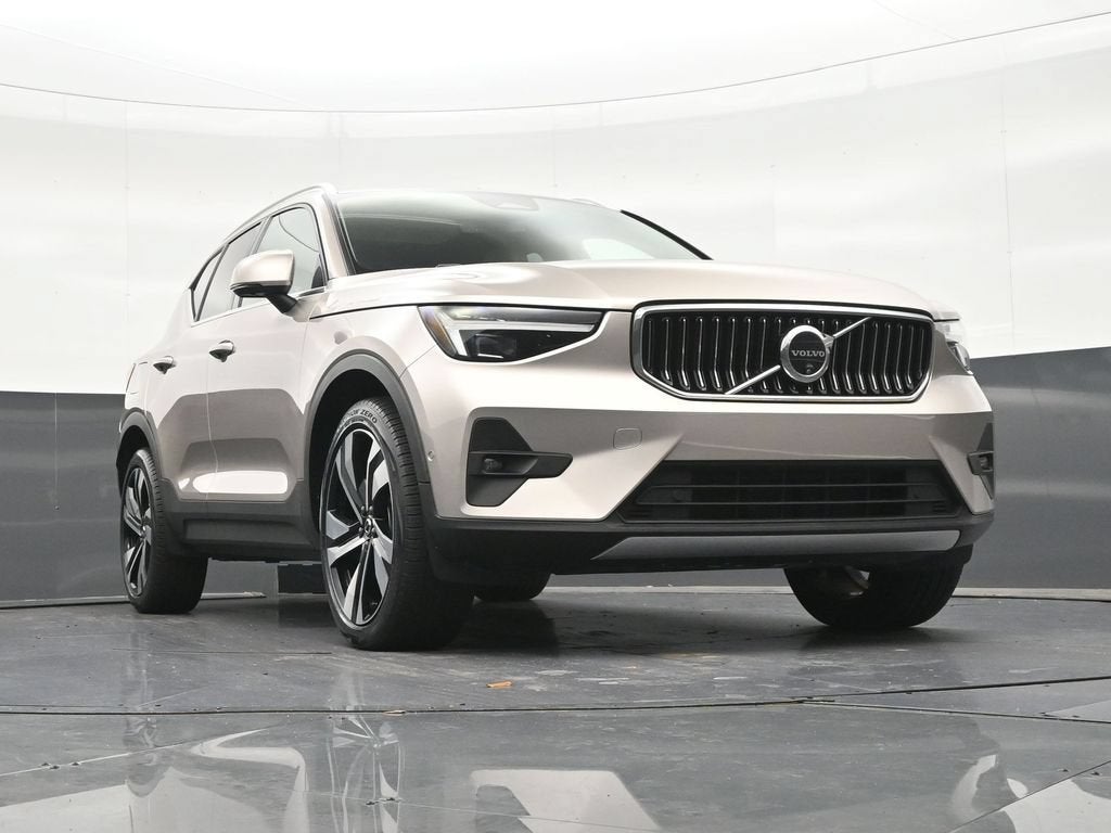 2024 Volvo XC40 B5 Plus Bright Theme