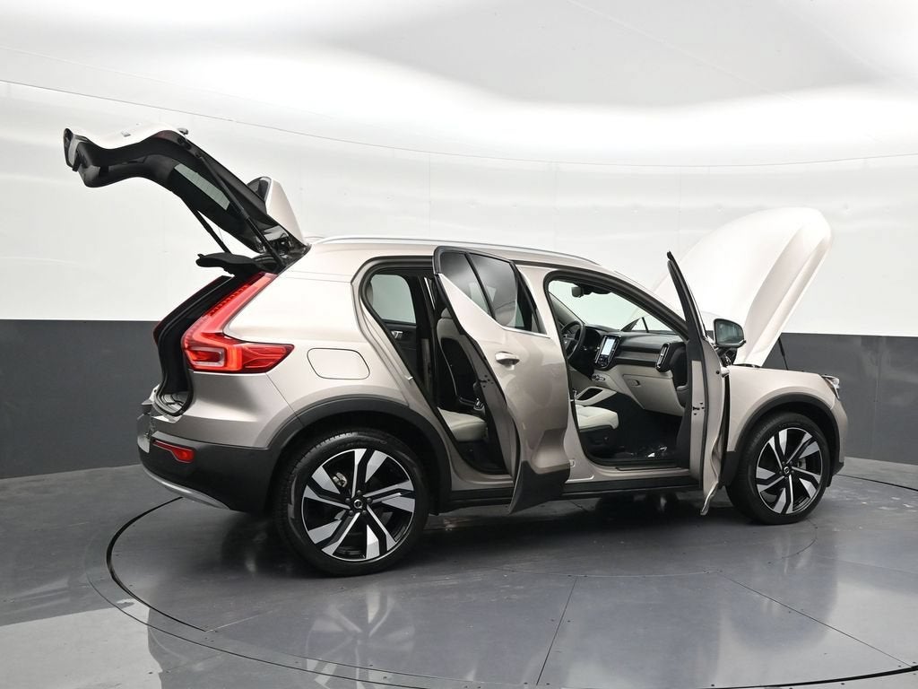 2024 Volvo XC40 B5 Plus Bright Theme