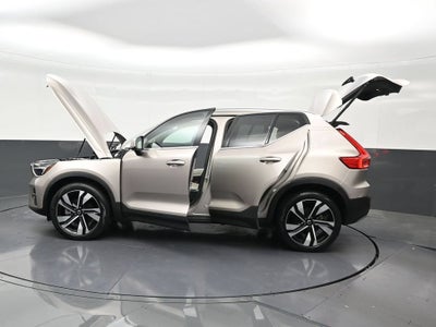 2024 Volvo XC40 B5 Plus Bright Theme