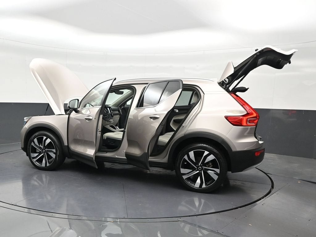 2024 Volvo XC40 B5 Plus Bright Theme